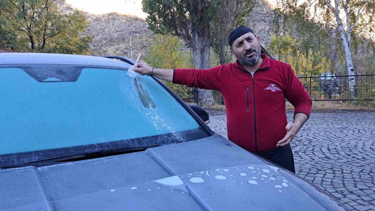 Kars buz kesti: Termometreler eksi 7’yi görünce araç camları buz tuttu