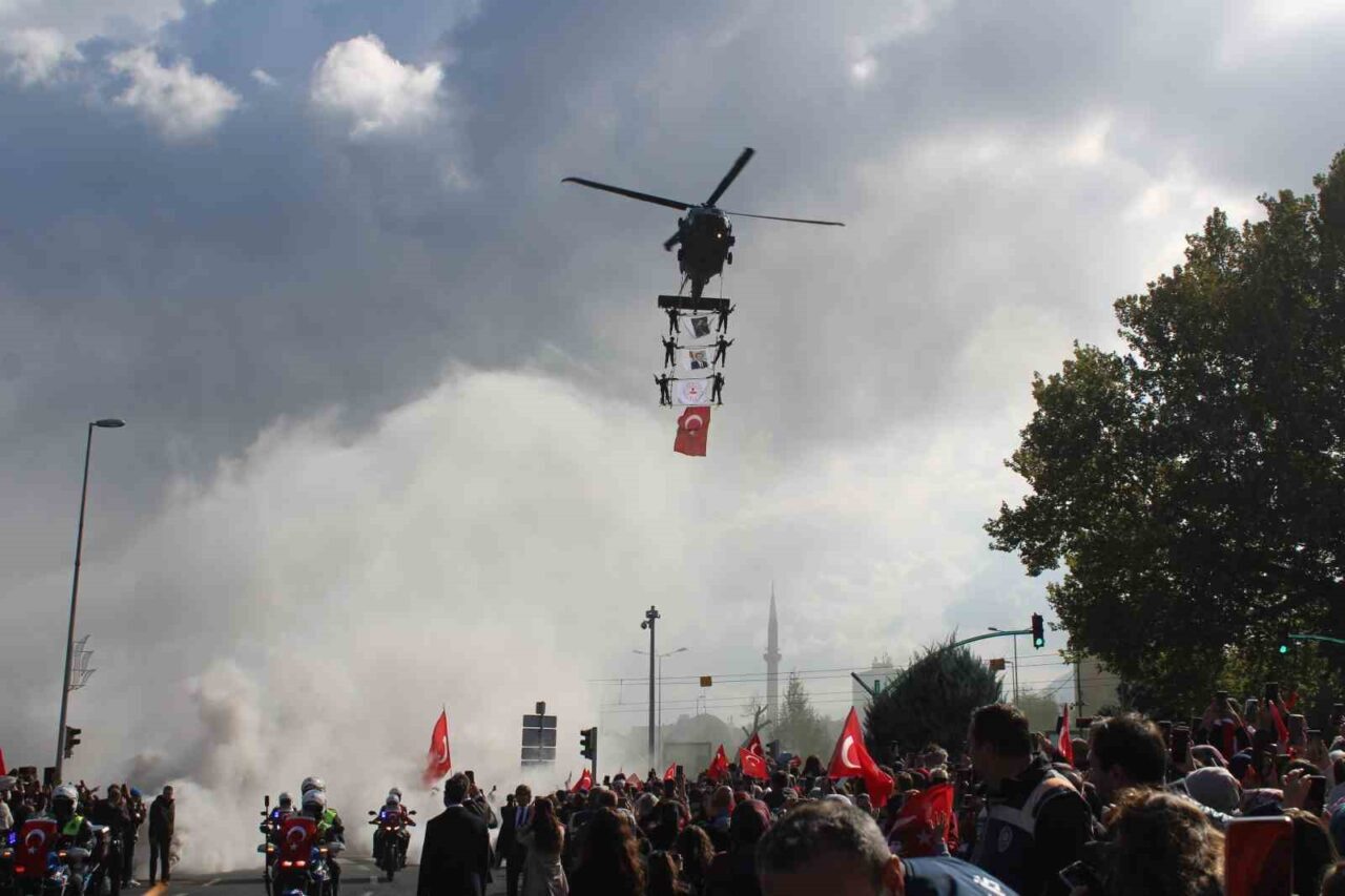 Kayseri’de ‘çelik kanatlı’ 29 Ekim coşkusu