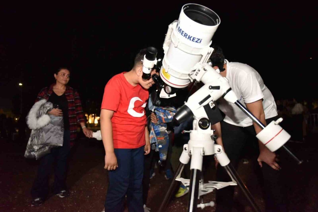 Kepez’de "Cumhuriyet ve Bilimle Gece Gözlemi" etkinliği