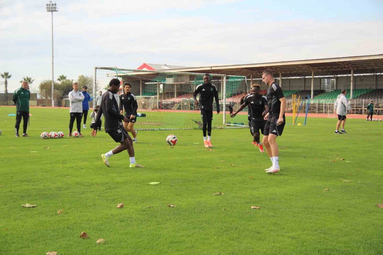 Kocaelispor’un başarılı futbolcusu Joseph Nonge: "Hocamız nerede isterse oynarım"