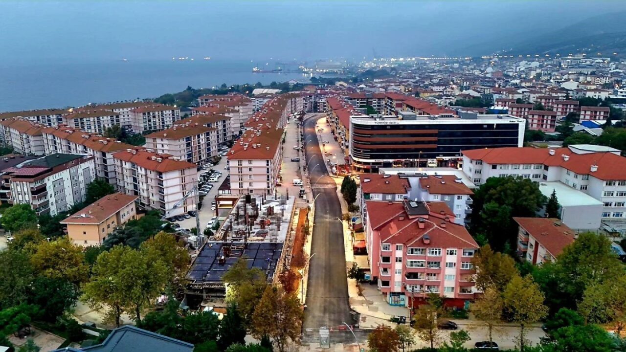 Körfez’de gece asfalt mesaisi