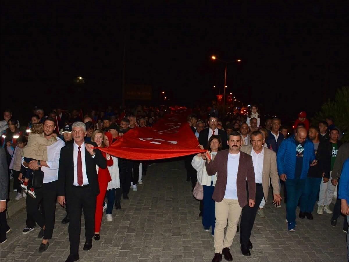 Köyceğiz’de 29 Ekim Bayrak yürüyüşü yoğun katılımla gerçekleştirildi