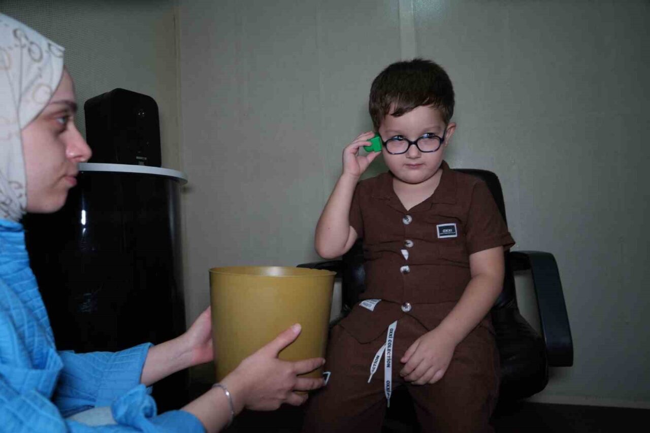 Kulaklık kullanırken dikkat: "Yüksek sesli müzik ve uzun maruziyetten uzak durmalı, etkileri geri dönüşümsüz olarak ortaya çıkıyor"