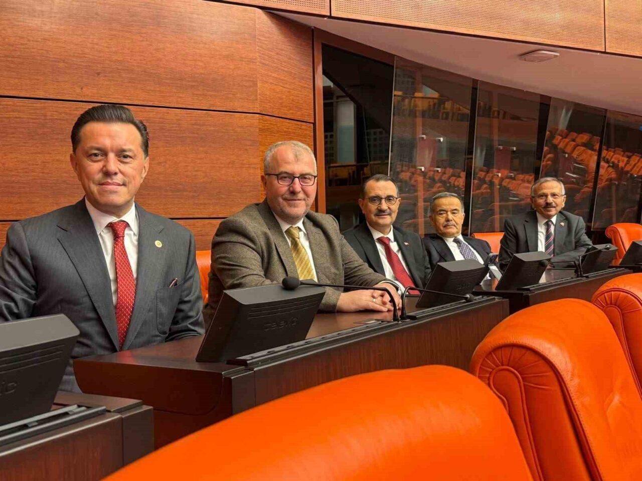 Milletvekili Hatipoğlu, TBMM’de çalışmalarını sürdürüyor