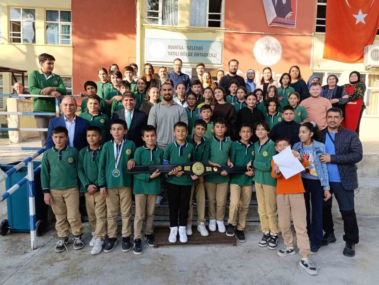 Milli Güreşçi Feyzullah Aktürk, öğrencilerle söyleşide buluştu