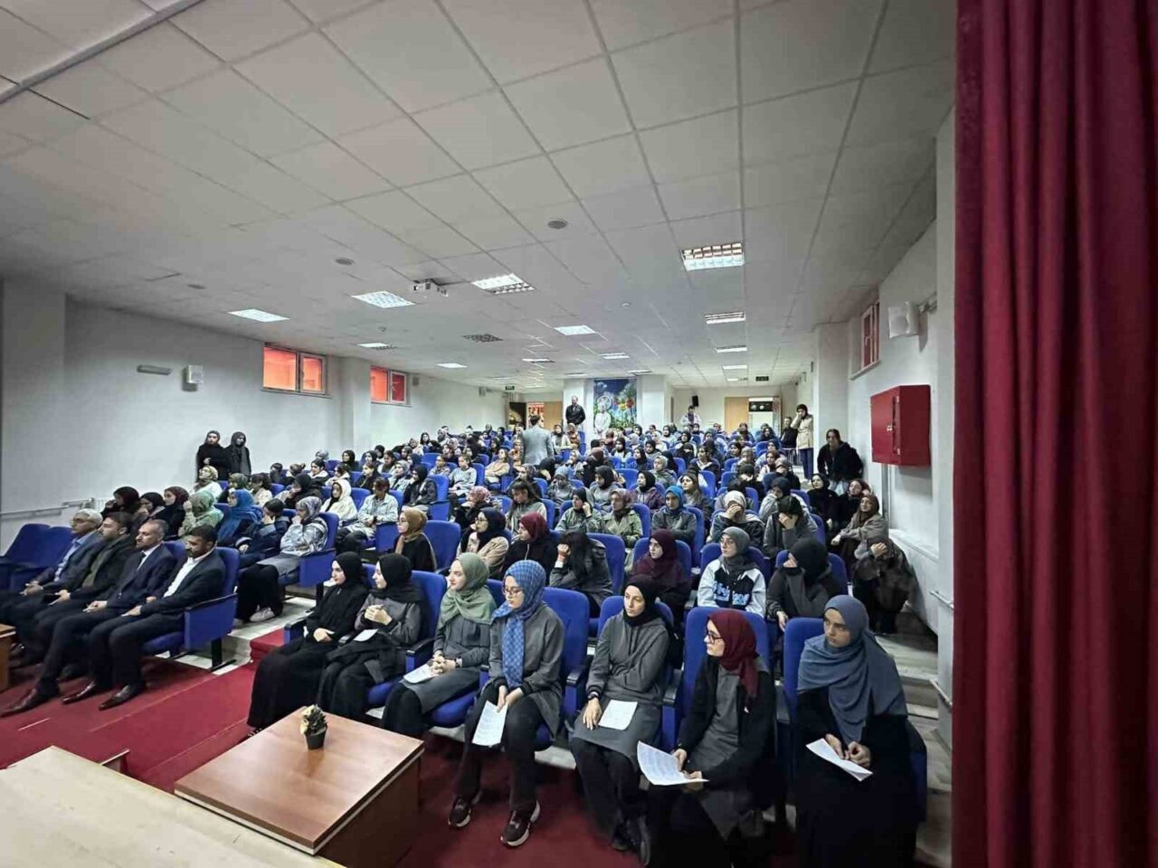 Müftü Şık, öğrencilerle bir araya geldi