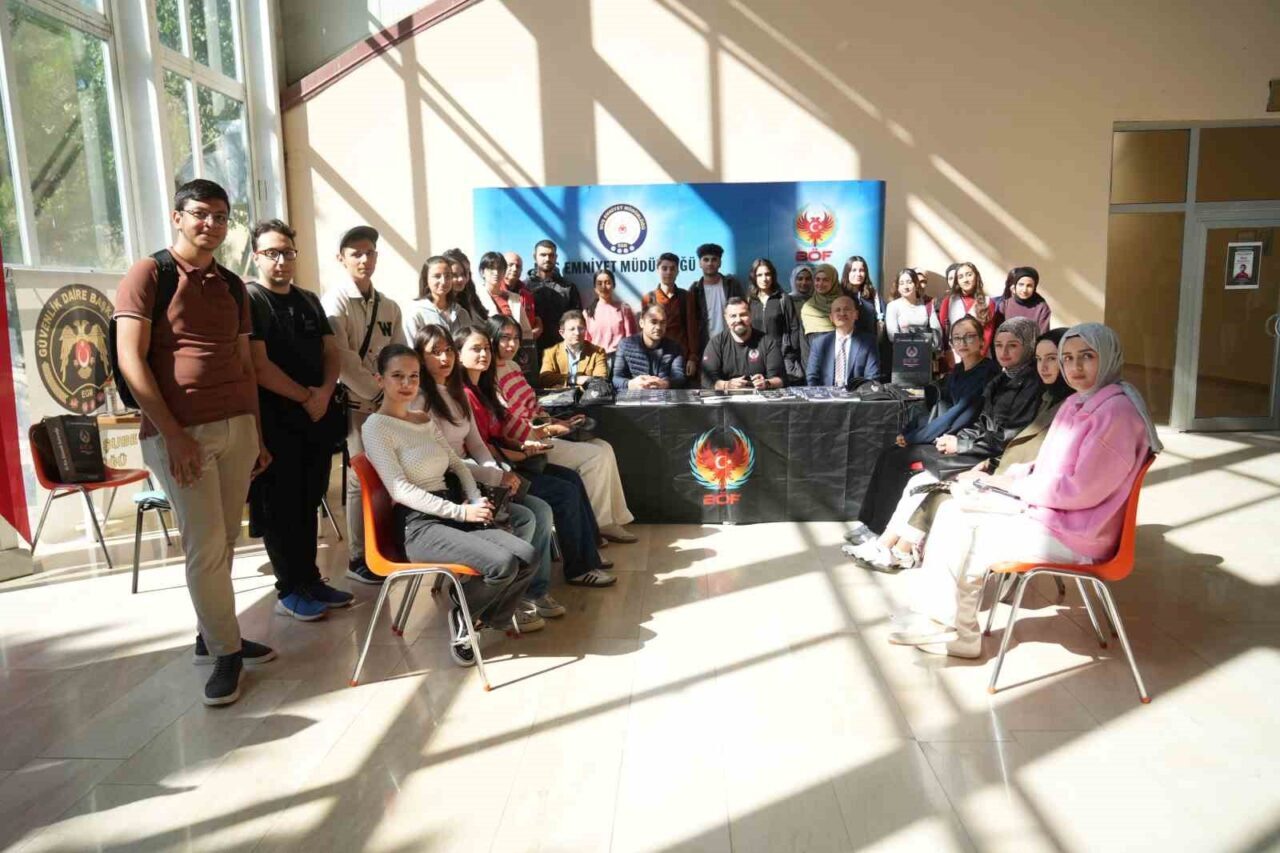 Muş’ta "El Ele Güvenli Geleceğe" projesiyle öğrencilere bilinçlendirme çalışması