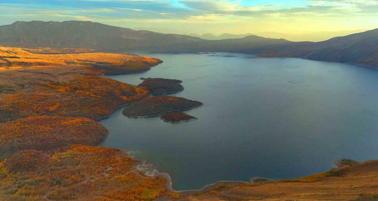 Nemrut Kalderası’ndaki sonbahar güzelliği mest etti