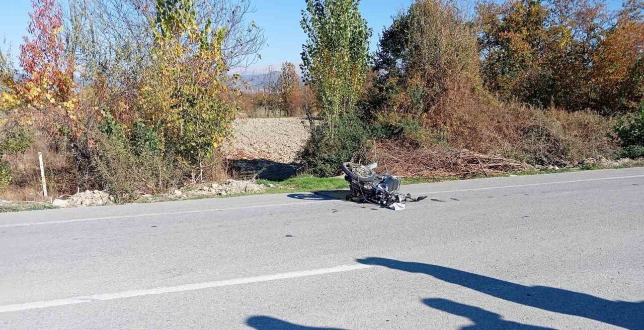 Otomobille çarpışan motosikletin sürücüsü hayatını kaybetti