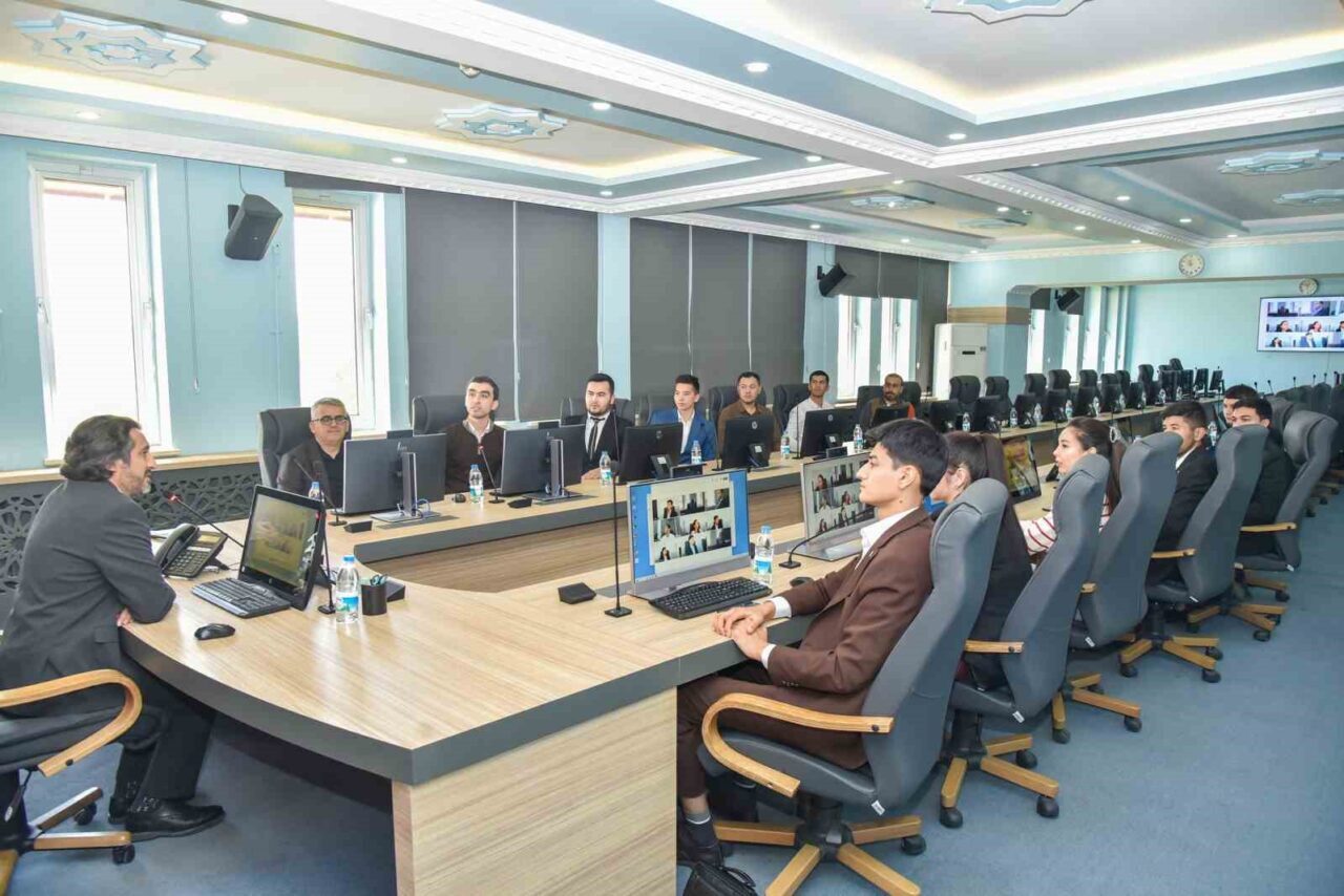 Özbekistan’dan gelen 14 öğrenci KMÜ’de tıp eğitimi aldı