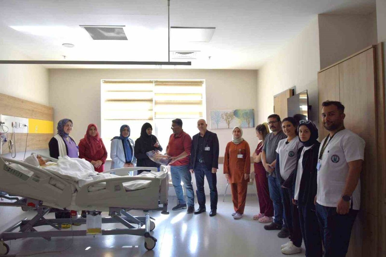 Palyatif servisinde tedavi gören yaşlı hastalara moral ziyareti