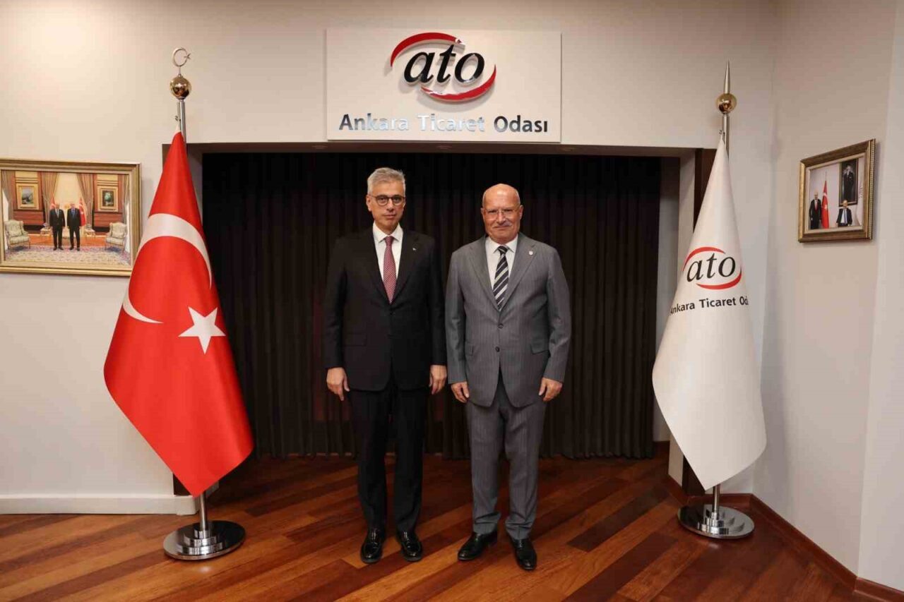 Sağlık Bakanı Memişoğlu "Sağlıkta Z-İnovasyon Zirvesi"nde gençlerle buluştu