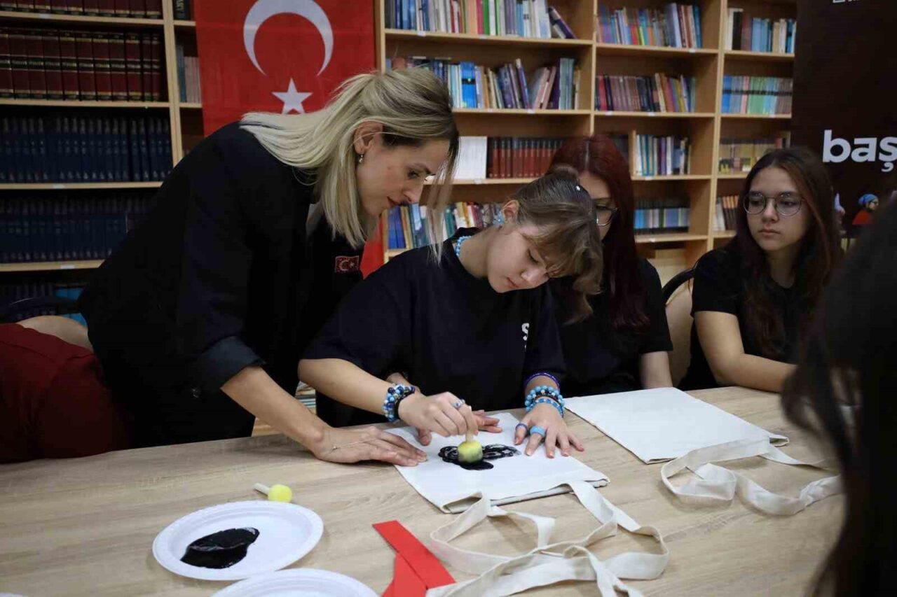 SAMEK’ten anlamlı etkinlik: Sakarya Anadolu Lisesi’nde 29 Ekim coşkusu