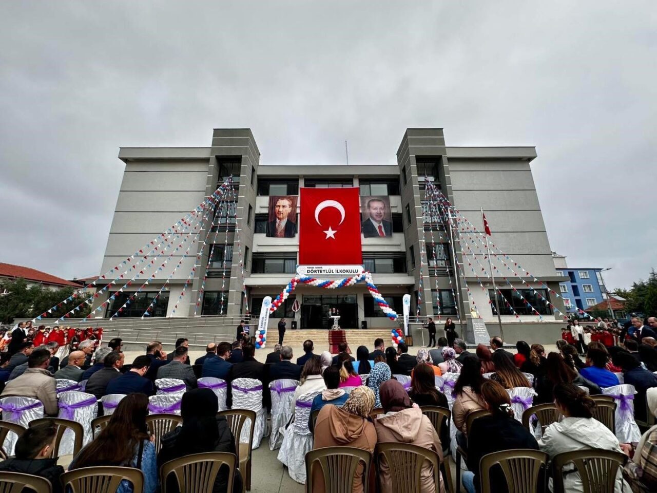 Sarıgöl’deki okulların resmi açılışı yapıldı