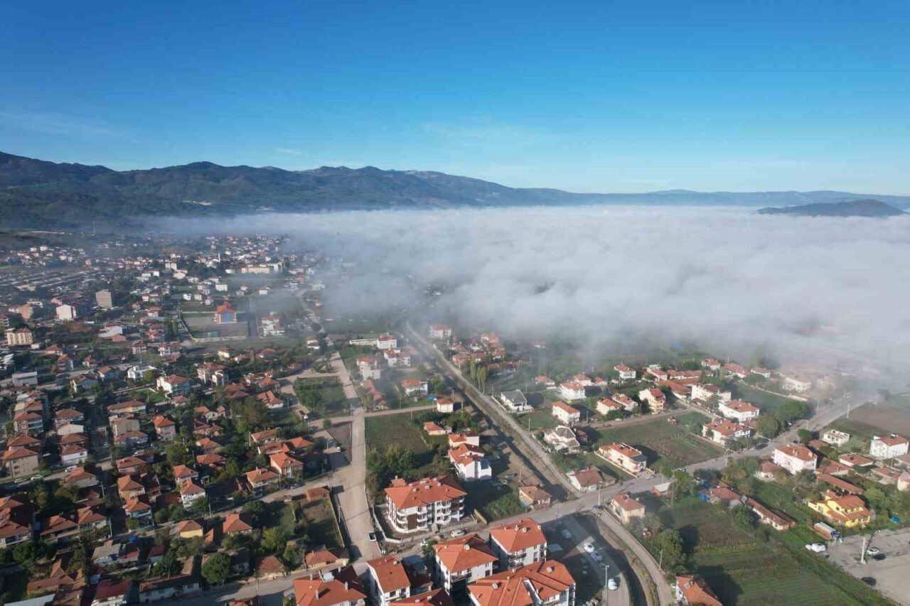 Sındırgı’da sis ve yıkım bir arada: Deprem bölgesi havadan görüntülendi