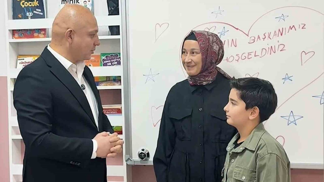 Sınıf başkanlığı seçiminde belediye başkanını getirme vaadini yerine getirdi