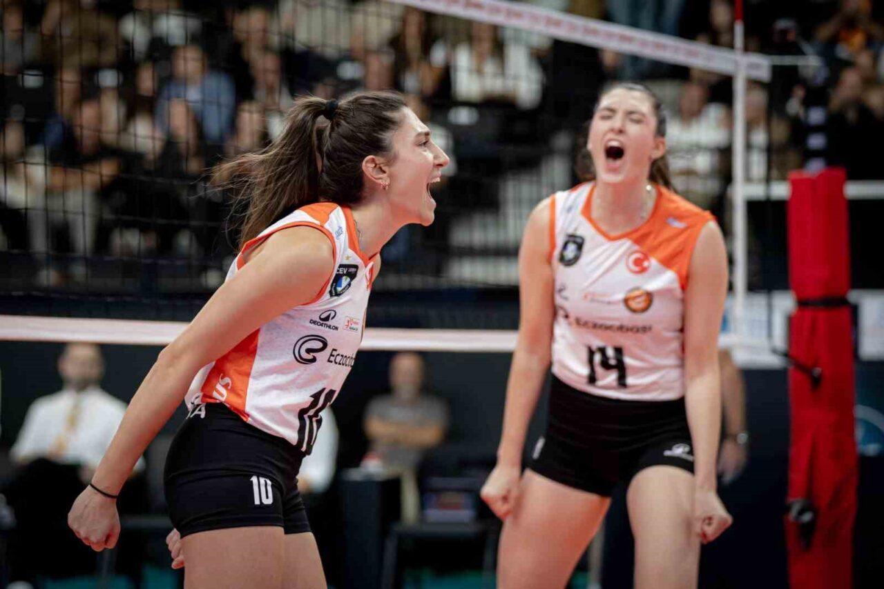 Sultanlar Ligi: Eczacıbaşı Dynavit: 1 - V. Bank: 3