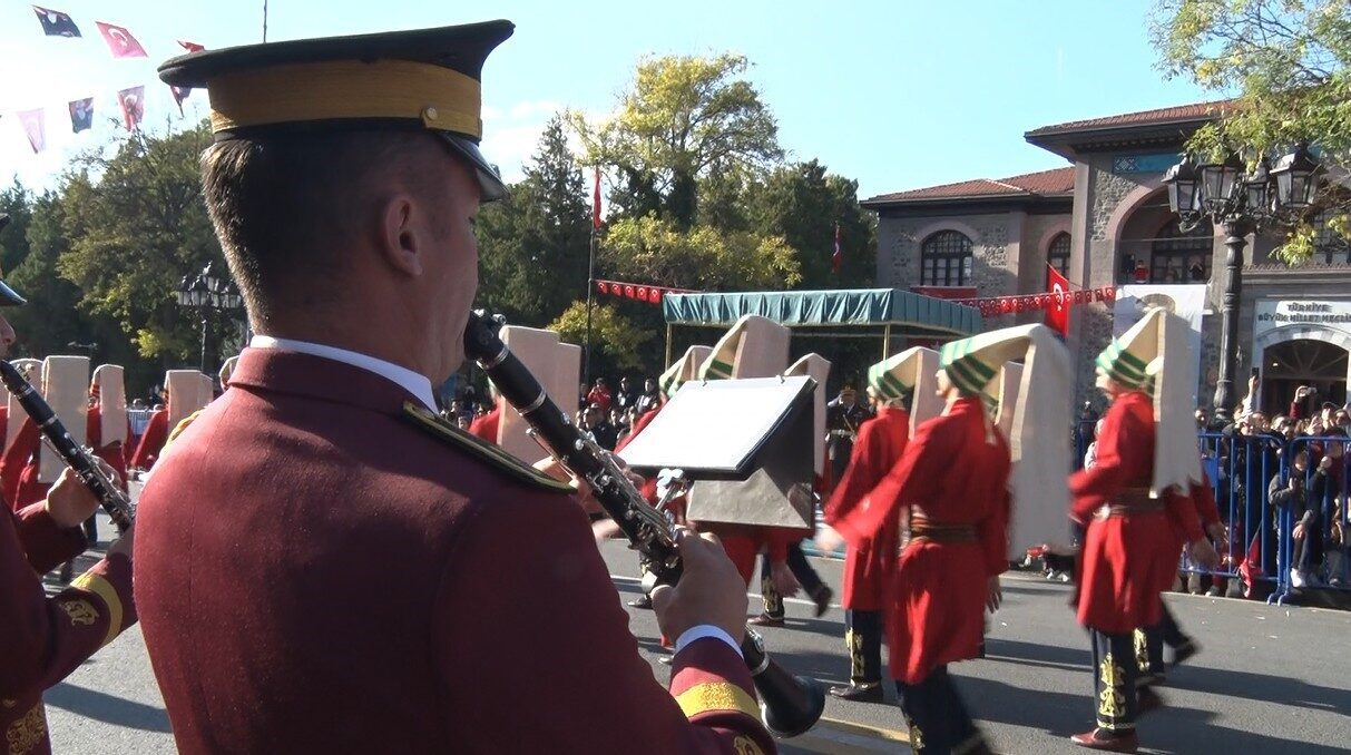 TBMM’den Birinci Meclis’e kortej yürüyüşü