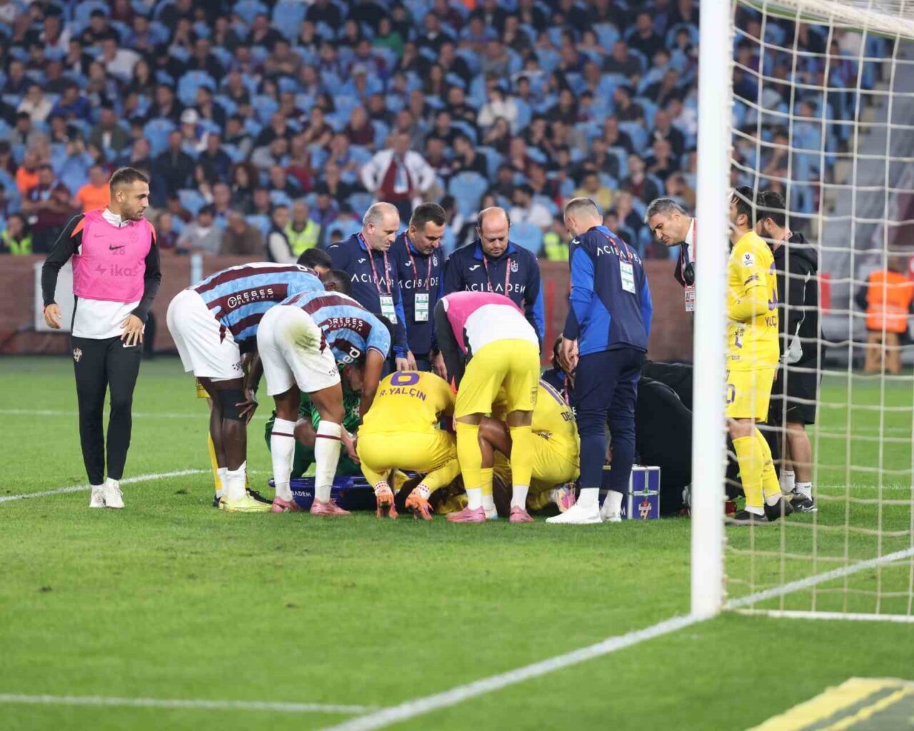 Trendyol Süper Lig: Trabzonspor: 1 - Eyüpspor: 0 (İlk yarı)