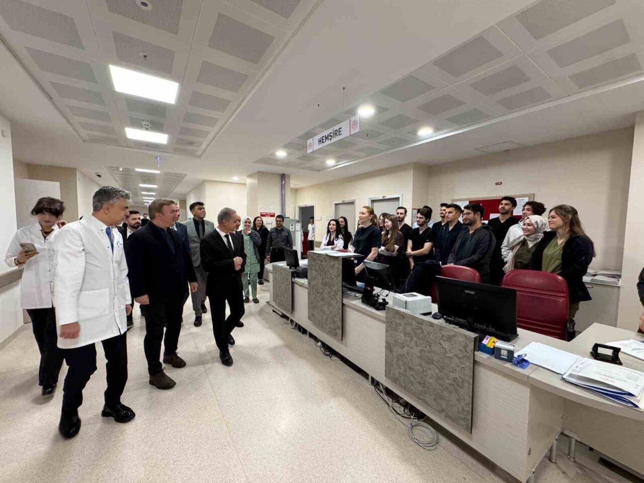 Vali Aydoğdu, hastaları ziyaret etti