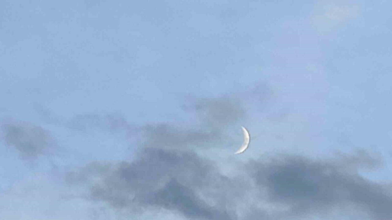 Van’da hilal kartpostallık görüntüler oluşturdu