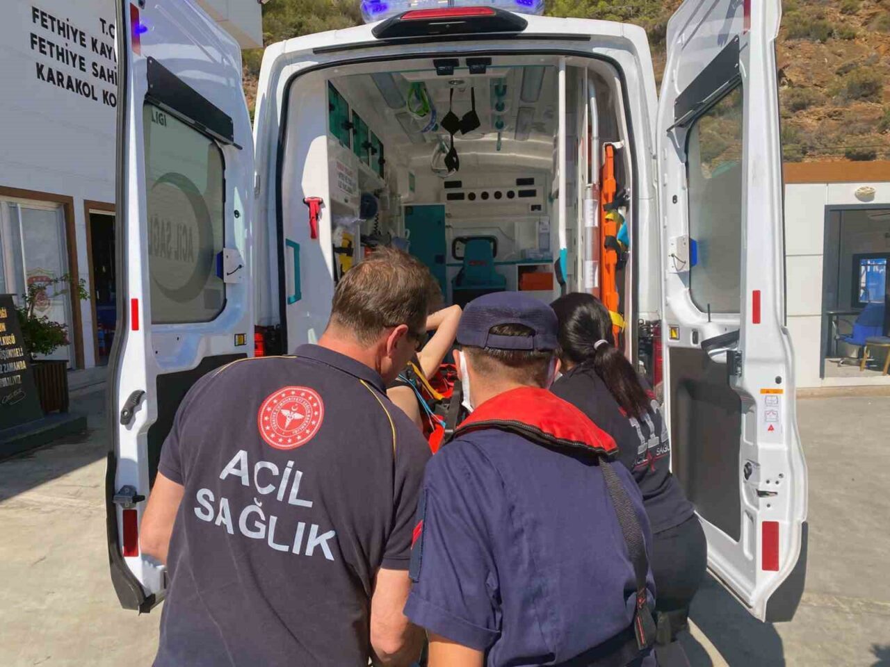 Yatta yaralanan vatandaşa Sahil Güvenlik’ten tıbbi tahliye