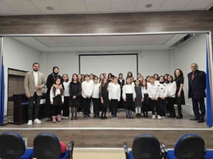 3 Müzik öğretmeni bir araya geldi, çocuklar söyledi, onlar ‘İyi ki öğretmenim’ dedi