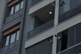 85 yaşındaki kadın dördüncü kattan belediye başkanının makam aracının üzerine düştü