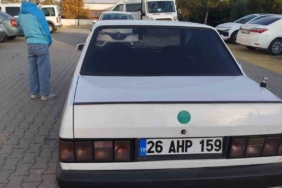 Abartılı egzoza sahip otomobil trafikten men edildi, sürücüye ceza yazıldı