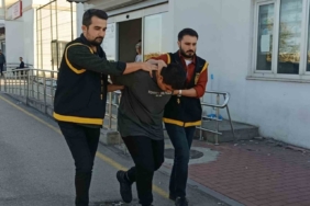 Adana’da komşu kavgası: Baba öldü, 2 oğlu yaralandı