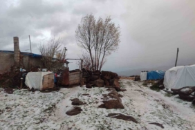 Afyonkarahisar’ın 1300 rakımlı yaylasına mevsimin ilk karı düştü