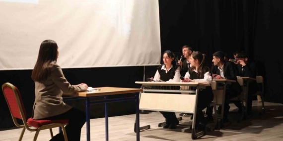 Ağrı’da 24 Kasım Öğretmenler Günü törenle kutlandı