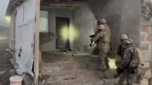 Ağrı’da KOM Şube’den nokta operasyon: Uzun namlulu silahlar ele geçirildi