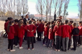 Ağrı’da öğretmenler kırsal bölgelerde öğrencileri müzikle buluşturuyor