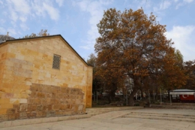 Ahi Evran Külliyesi’nde sonbahar güzelliği