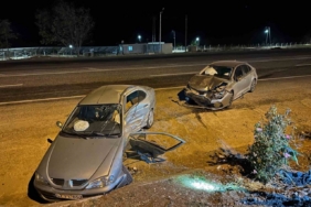 Akaryakıt istasyonuna girmek isteyen araç bir başka araçla çarpıştı: 1’i ağır 8 yaralı