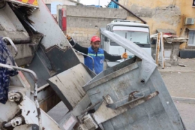 Akdeniz’de çöp konteynerleri yıkanıp dezenfekte ediliyor