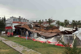 Akdeniz’de hortum kıyı şeridini vurdu: İş yerleri ve evler zarar gördü