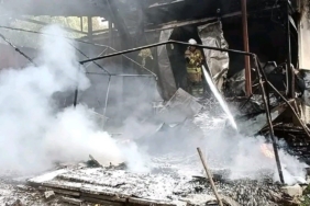 Alevlere teslim olan prefabrik yapı kullanılmaz hale geldi