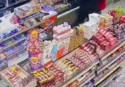 Alkollü müşteri, akaryakıt istasyonu çalışanını böyle darbetti