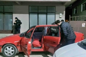 Alkollü sürücü polis uygulamasını görünce otomobili kaldırıma çekti: Üzerinden ve araçtan uyuşturucu çıktı