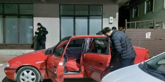 Alkollü sürücü polis uygulamasını görünce otomobili kaldırıma çekti: Üzerinden ve araçtan uyuşturucu çıktı