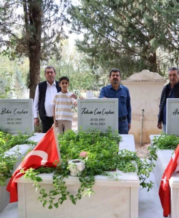 Alpargün Apartmanı’nda karar çıktı, hayatını kaybedenlerin yakınları kabir başlarında