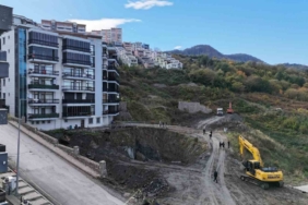 Amasra’da inşaat alanında yaşanan göçüğün ardından 24 dairede yaşayan 70 kişi tahliye edildi