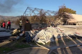 Amasya’da plastik malzeme dolu depo yandı, yükselen dumanlar metrelerce öteden görüldü