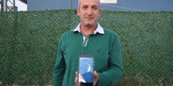 Amatör balıkçılar köpek balığından 1 saat süren mücadeleyle kurtuldu, o anlar kamareya yansıdı