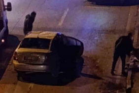 Ankara’da kaldırıma çarpan araç devrildi: 4 yaralı