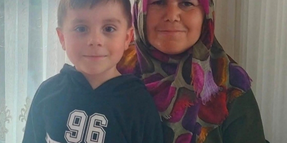 Annenin donarak, oğlunun düşerek öldüğü üzerinde duruluyor