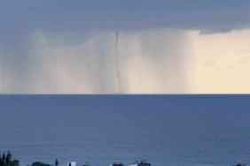 Antalya’da ardı ardına çıkan hortumlar kamerada