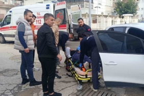 Antalya’da hafif ticari araç ile otomobil çarpıştı: 1 yaralı